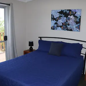 https://pippies-beachhouse-units.queenslandhotels.net